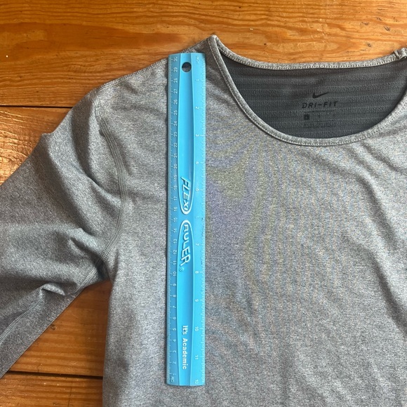 (335) NIKE DRI-FIT TOP - Picture 13 of 16